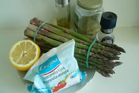 Салат спаржевый с артишоками и моцареллой: шаг 1