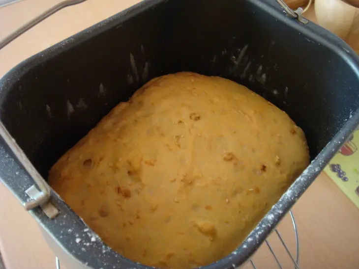 Хлебушек с сыром и кунжутом (рецепт для хлебопечки): шаг 1