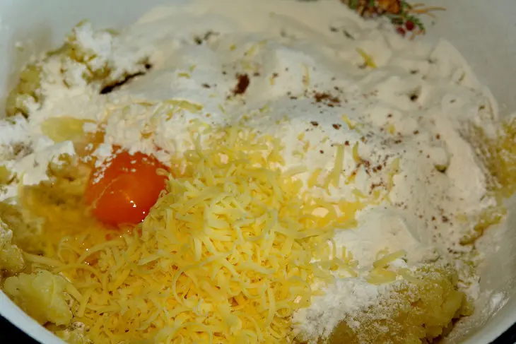 Семга под огуречным соусом и картофельные галушки - все на пару: шаг 4