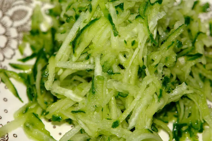 Семга под огуречным соусом и картофельные галушки - все на пару: шаг 5