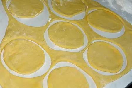 Вареники с творогом и апельсиновой морковкой на пару: шаг 3