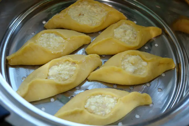 Вареники с творогом и апельсиновой морковкой на пару: шаг 5