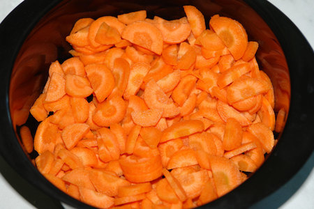 Вареники с творогом и апельсиновой морковкой на пару: шаг 6