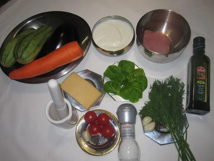 Овощной рулет с мясом индейки в йогуртово-чесночном соусе: шаг 1