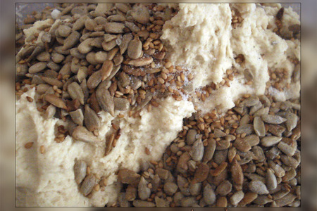 Хлеб с семенами - ароматный: шаг 6
