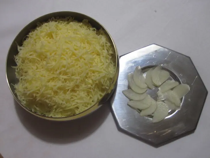 Овощной рулет с мясом индейки в йогуртово-чесночном соусе: шаг 4
