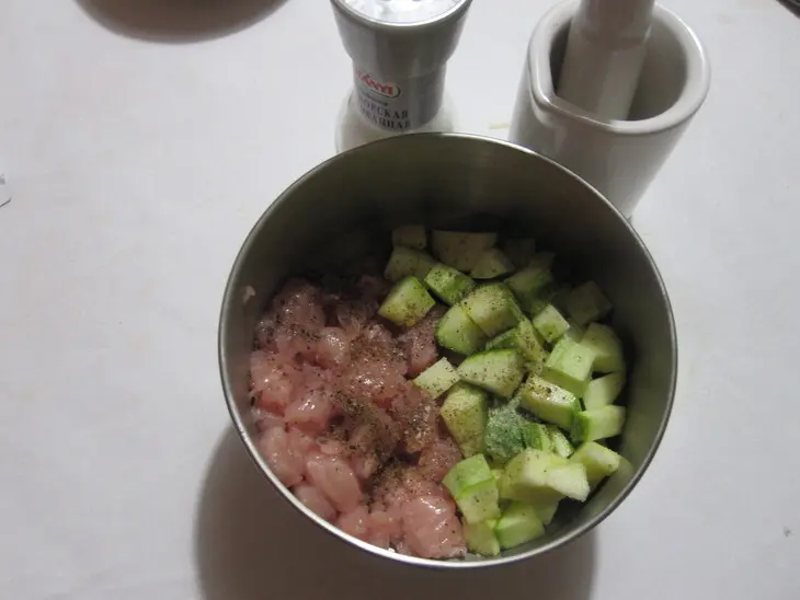 Овощной рулет с мясом индейки в йогуртово-чесночном соусе: шаг 6