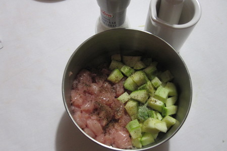Овощной рулет с мясом индейки в йогуртово-чесночном соусе: шаг 6