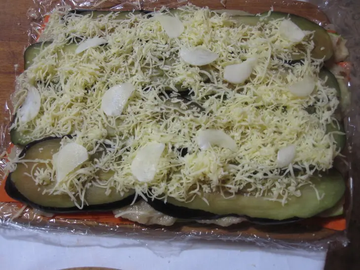 Овощной рулет с мясом индейки в йогуртово-чесночном соусе: шаг 9
