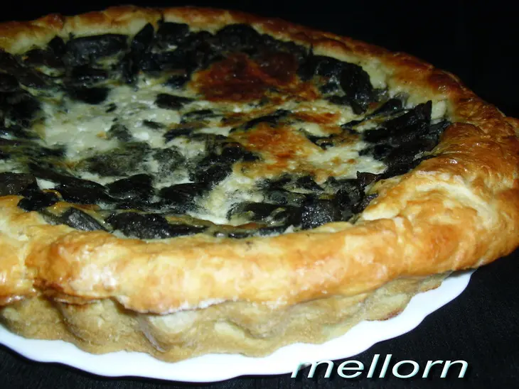 Пирог с грибами и сыром: шаг 6