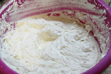 Торт с белыми цветами (двухярусный): шаг 34
