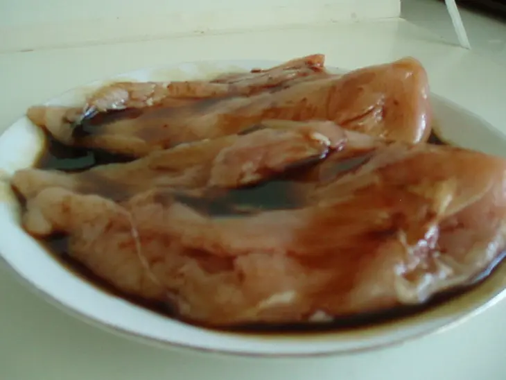 Курица кетчап с огурцами ратьяр и рисом: шаг 3