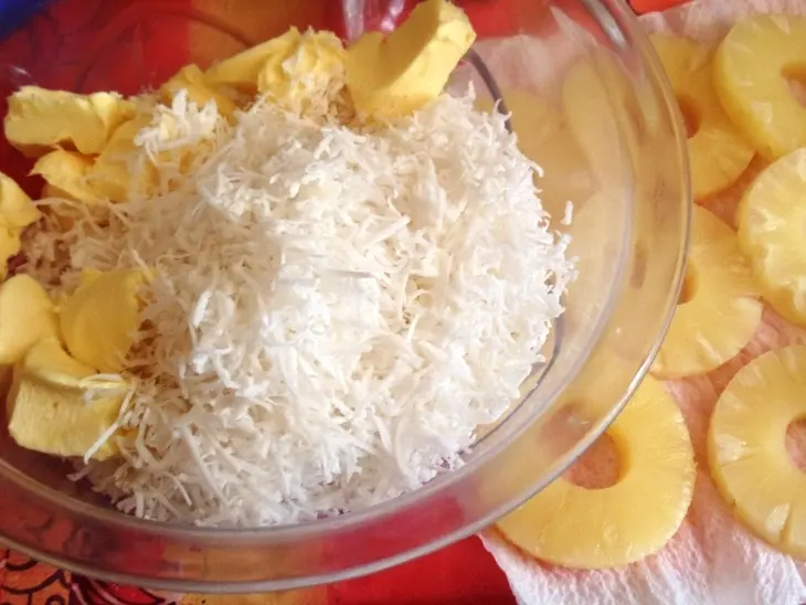 Ананасовый  пирог с кокосовой посыпкой, корицей и кардамоном: шаг 3