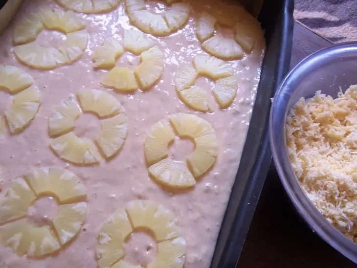 Ананасовый  пирог с кокосовой посыпкой, корицей и кардамоном: шаг 4