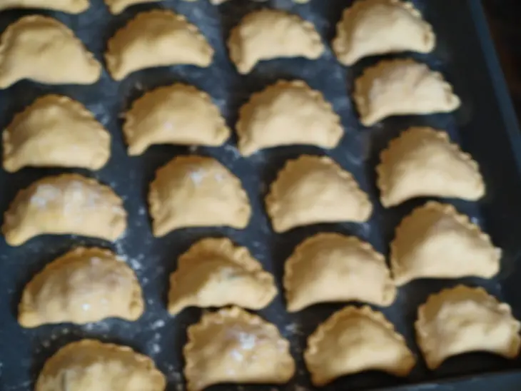 Паровые вареники из постного тыквенного теста с начинкой из грибов и картофеля.: шаг 5