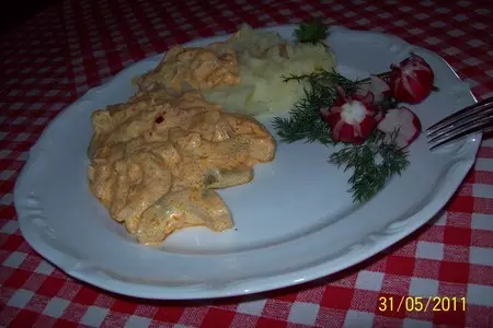 Огурцы тушёные в сметане.: шаг 5
