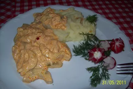 Огурцы тушёные в сметане.: шаг 7