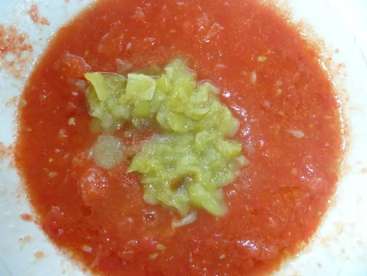 Шпигованное чесноком мясо на мангале с томатным соусом ( из серии "айда на пикник"): шаг 10