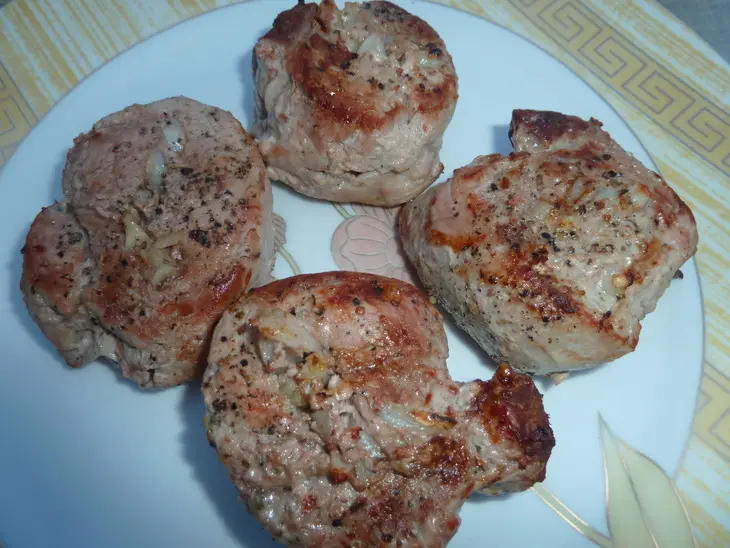 Шпигованное чесноком мясо на мангале с томатным соусом ( из серии "айда на пикник"): шаг 15
