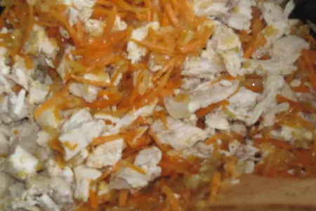 Рулет ис теста фило с куриной начинкой: шаг 2