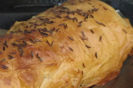 Рулет ис теста фило с куриной начинкой: шаг 7