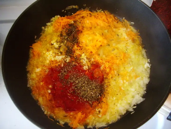 Рулеты с куриным мясом, курагой и черносливом: шаг 8