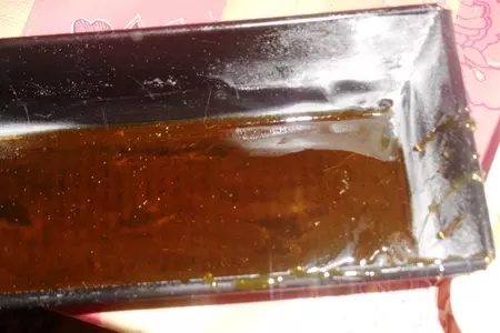 Шоколадный пудинг со сгущенкой, орехами и изюмом: шаг 3