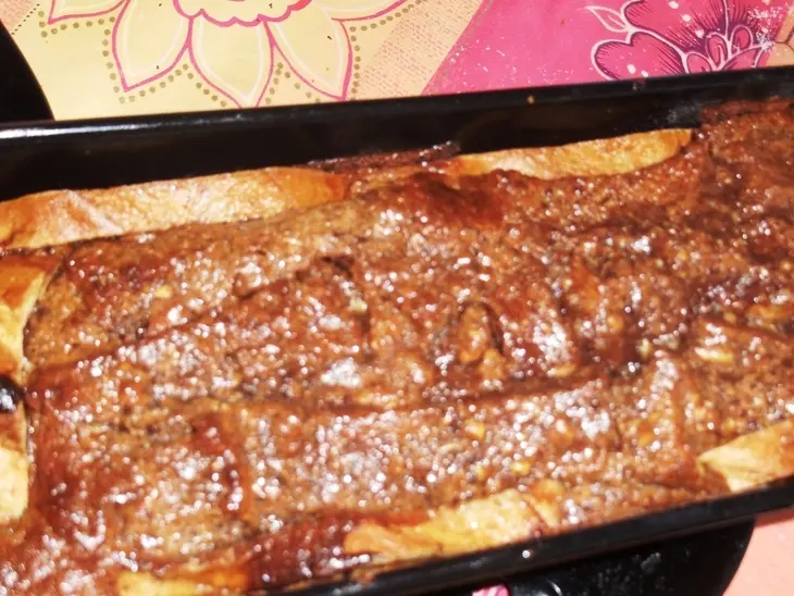 Шоколадный пудинг со сгущенкой, орехами и изюмом: шаг 6