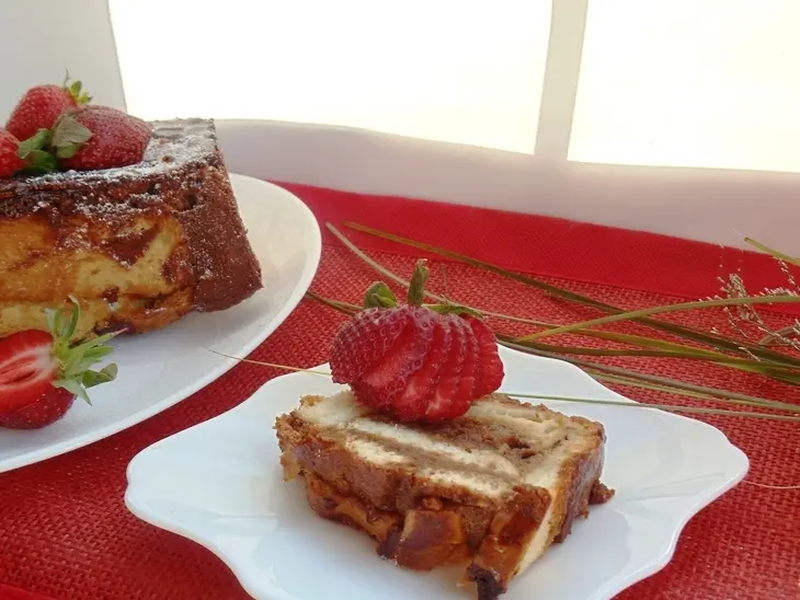 Шоколадный пудинг со сгущенкой, орехами и изюмом: шаг 8