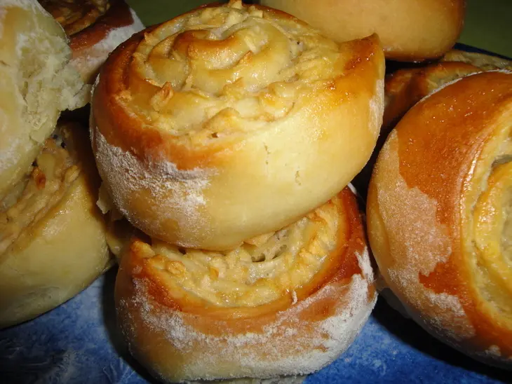 Слойки дрожжевые с яблоками,: шаг 3