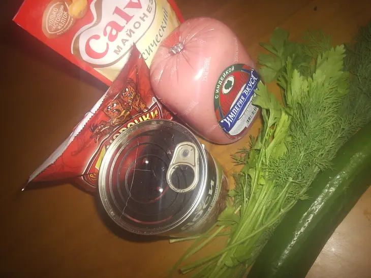 Салат из фасоли с зеленью и ветчиной: шаг 1