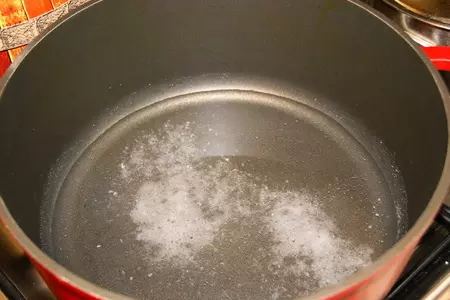 Торт с эклерами и творожно-сливочным кремом: шаг 1