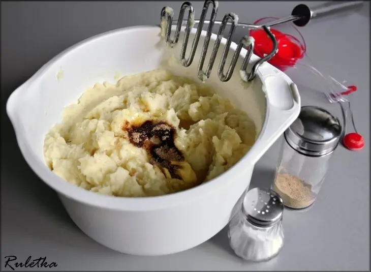 Розмариновые шашлычки из форели с картофельно-сельдереевым пюре и овощным салатом + десерт"трюфель".: шаг 3