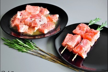 Розмариновые шашлычки из форели с картофельно-сельдереевым пюре и овощным салатом + десерт"трюфель".: шаг 7