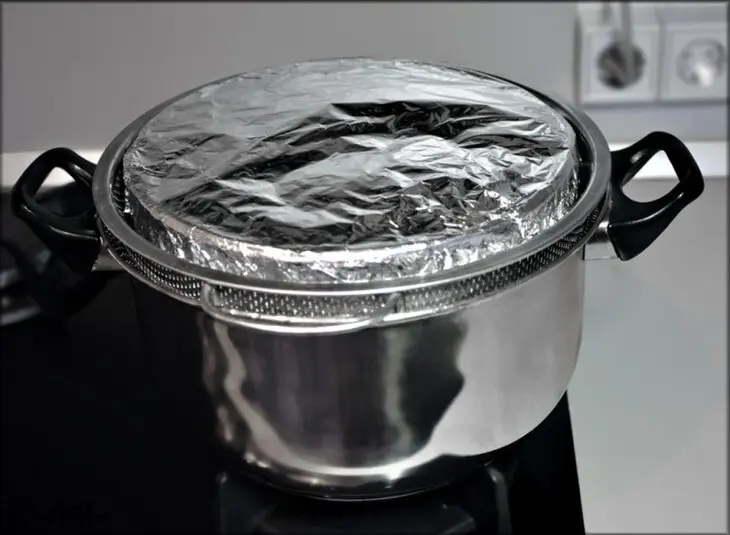 Розмариновые шашлычки из форели с картофельно-сельдереевым пюре и овощным салатом + десерт"трюфель".: шаг 19