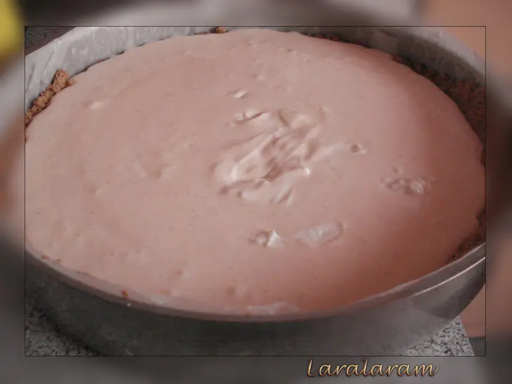 Чизкейк с карамелью (сливочный сыр для начники): шаг 5
