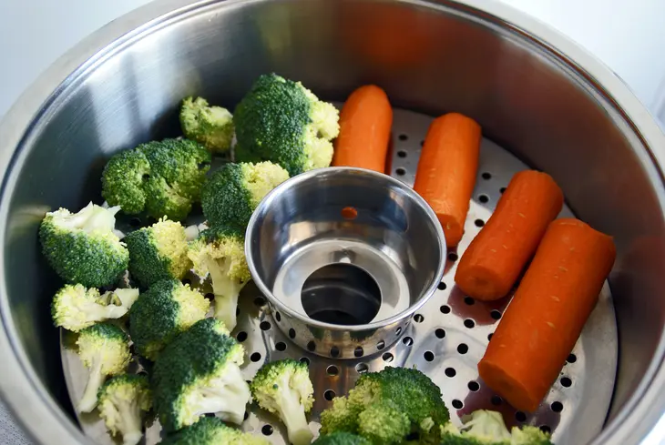 Лосось под сливочным соусом с овощами: шаг 5