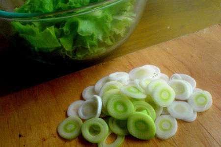 Зеленый салат с помидорами и сыром  дор блю: шаг 1