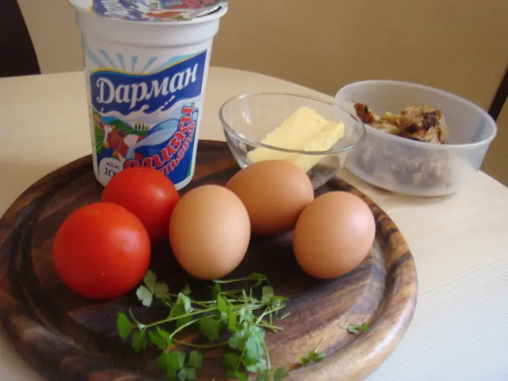 Омлет по-деревенски с помидорами: шаг 1
