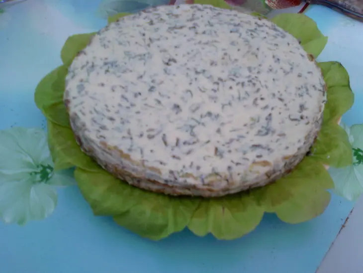 Закусочный торт из кабачков с пастообразным сыром, грибами и зеленью.: шаг 9