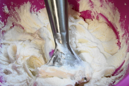 Творожное и творожно-шоколадное мороженое с грецкими орешками: шаг 1