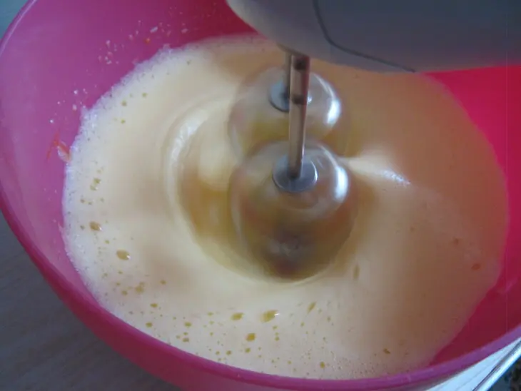 Знаменитая  "виктория" (victoria sponge) для элегантной елены (wereld).: шаг 1