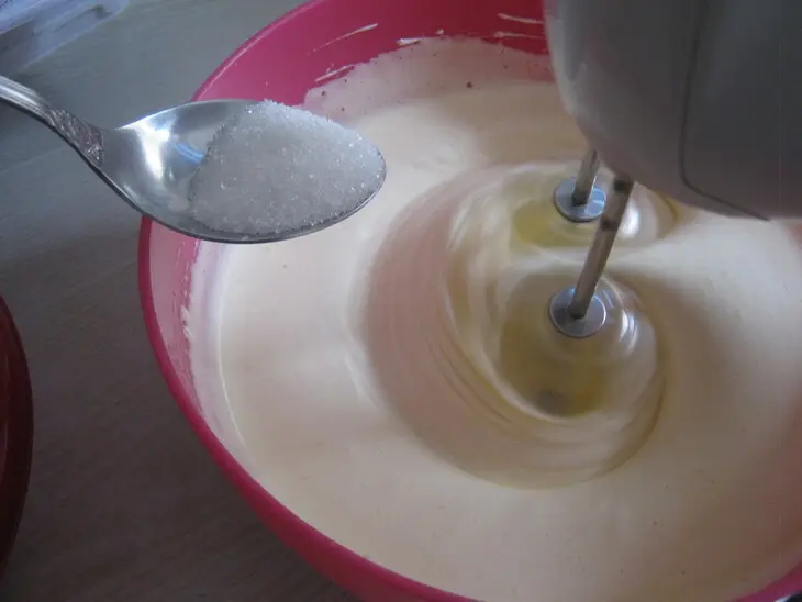 Знаменитая  "виктория" (victoria sponge) для элегантной елены (wereld).: шаг 2