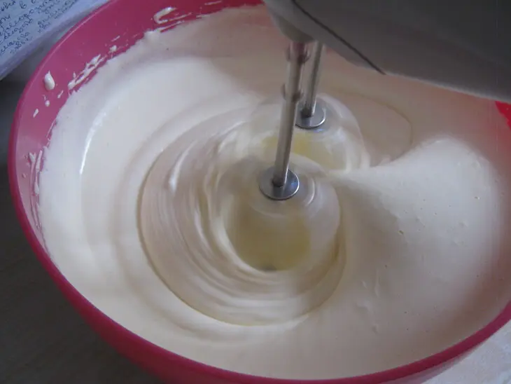 Знаменитая  "виктория" (victoria sponge) для элегантной елены (wereld).: шаг 3