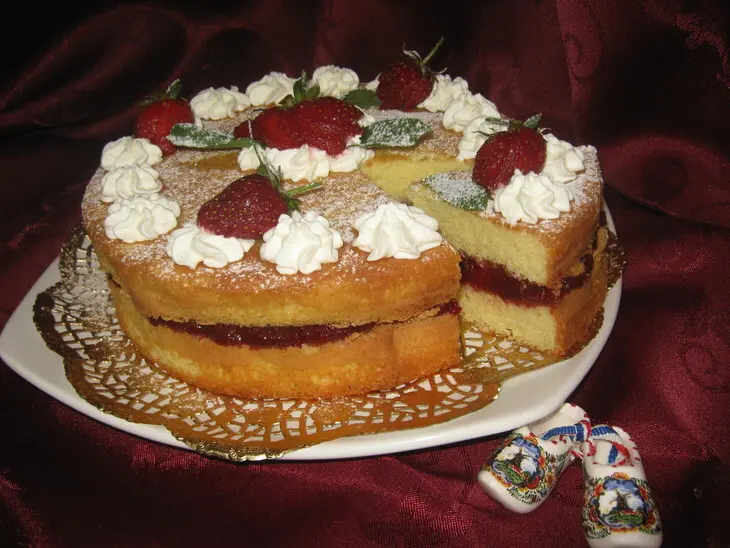 Знаменитая  "виктория" (victoria sponge) для элегантной елены (wereld).: шаг 14