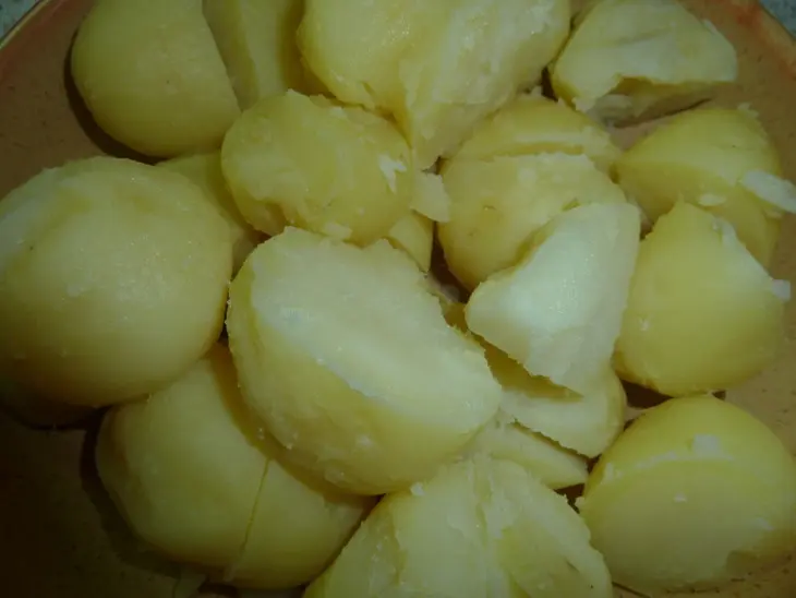 Молодой картофель со сметанным соусом ( очень просто, очень быстро и невероятно вкусно): шаг 5