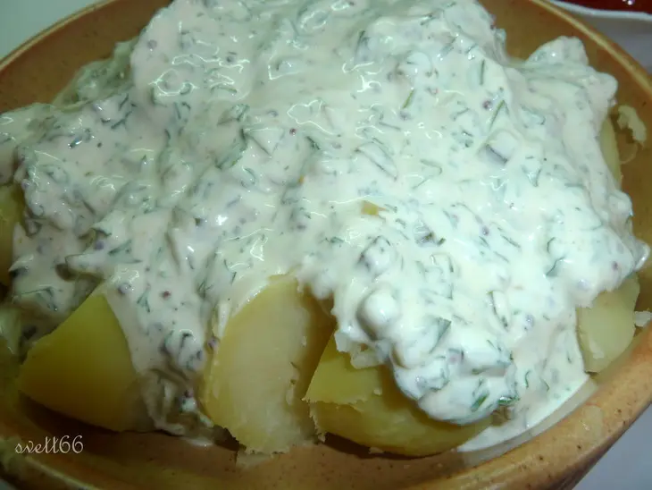 Молодой картофель со сметанным соусом ( очень просто, очень быстро и невероятно вкусно): шаг 6