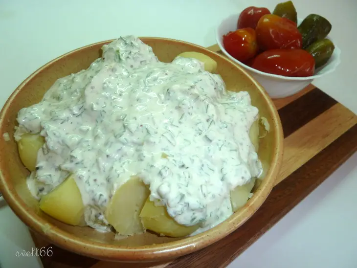 Молодой картофель со сметанным соусом ( очень просто, очень быстро и невероятно вкусно): шаг 7