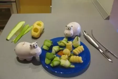 Котлетки из куринного филе с овощами "летняя мозаика": шаг 4