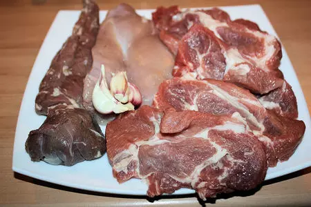 Заливная закуска «мясной микс»: шаг 2